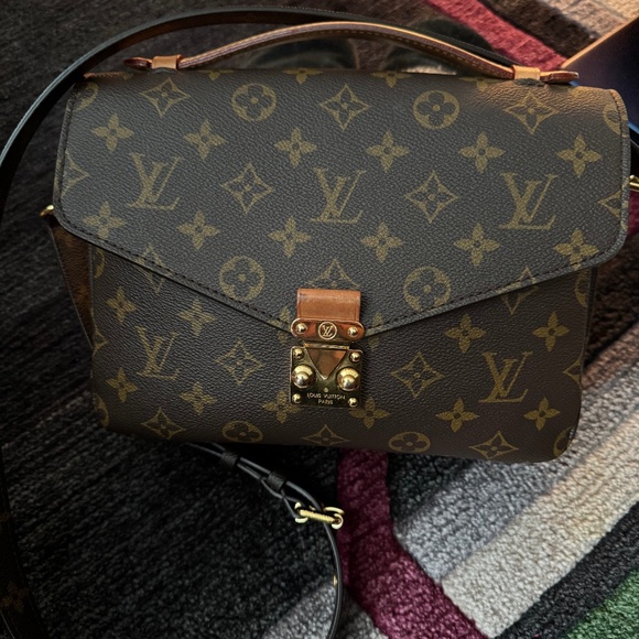 Louis Vuitton Crossbody Purse - Picture 1 of 4